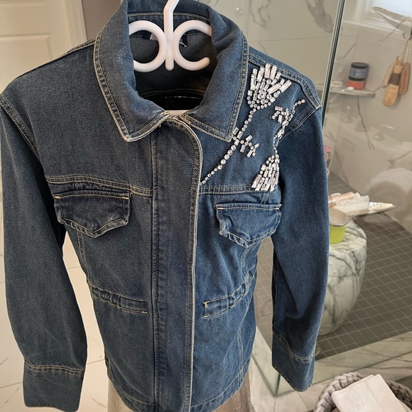 A Safari styled denim jacket with rhinestones size small zippered front - Picture 8 of 17